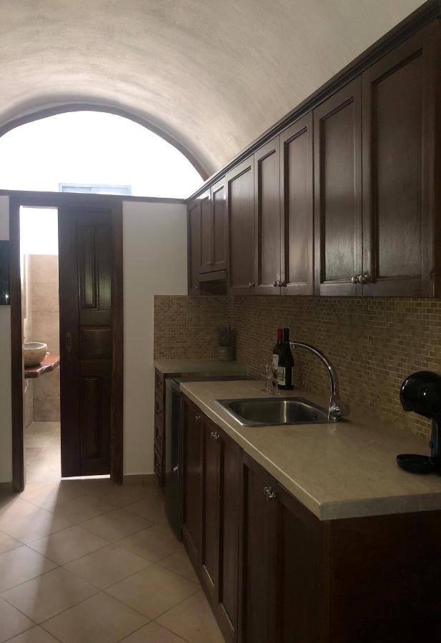 Amaryllis Suites Santorini Тира Экстерьер фото