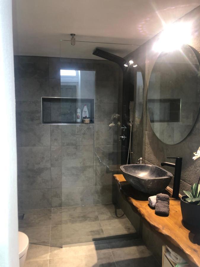 Amaryllis Suites Santorini Тира Экстерьер фото