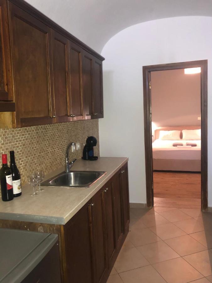 Amaryllis Suites Santorini Тира Экстерьер фото